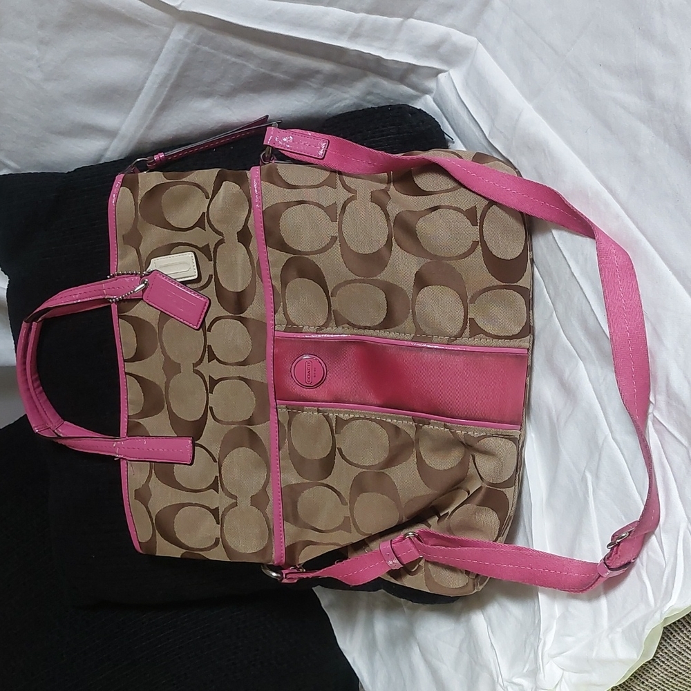 Coach brown signature cloth crossbody with pink leather trim